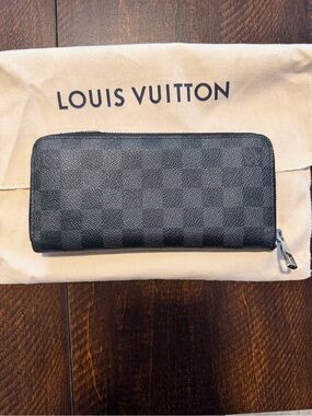 Authentic Louis Vuitton (Unisex) Black Damier Graphite Zip-Around Wallet